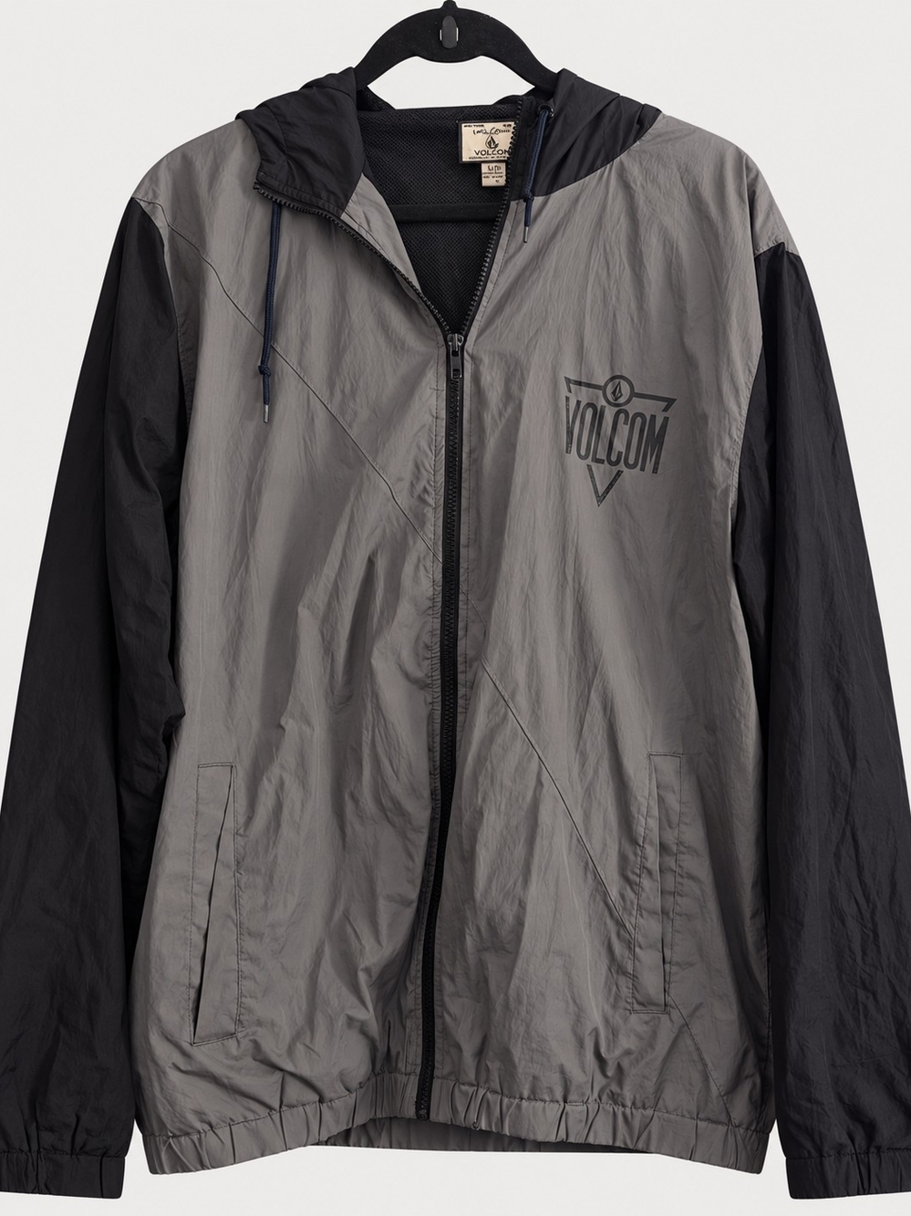 Volcom Corp Class Men’s Large Windbreaker Jacket Gray Black Hooded Y2K Skate